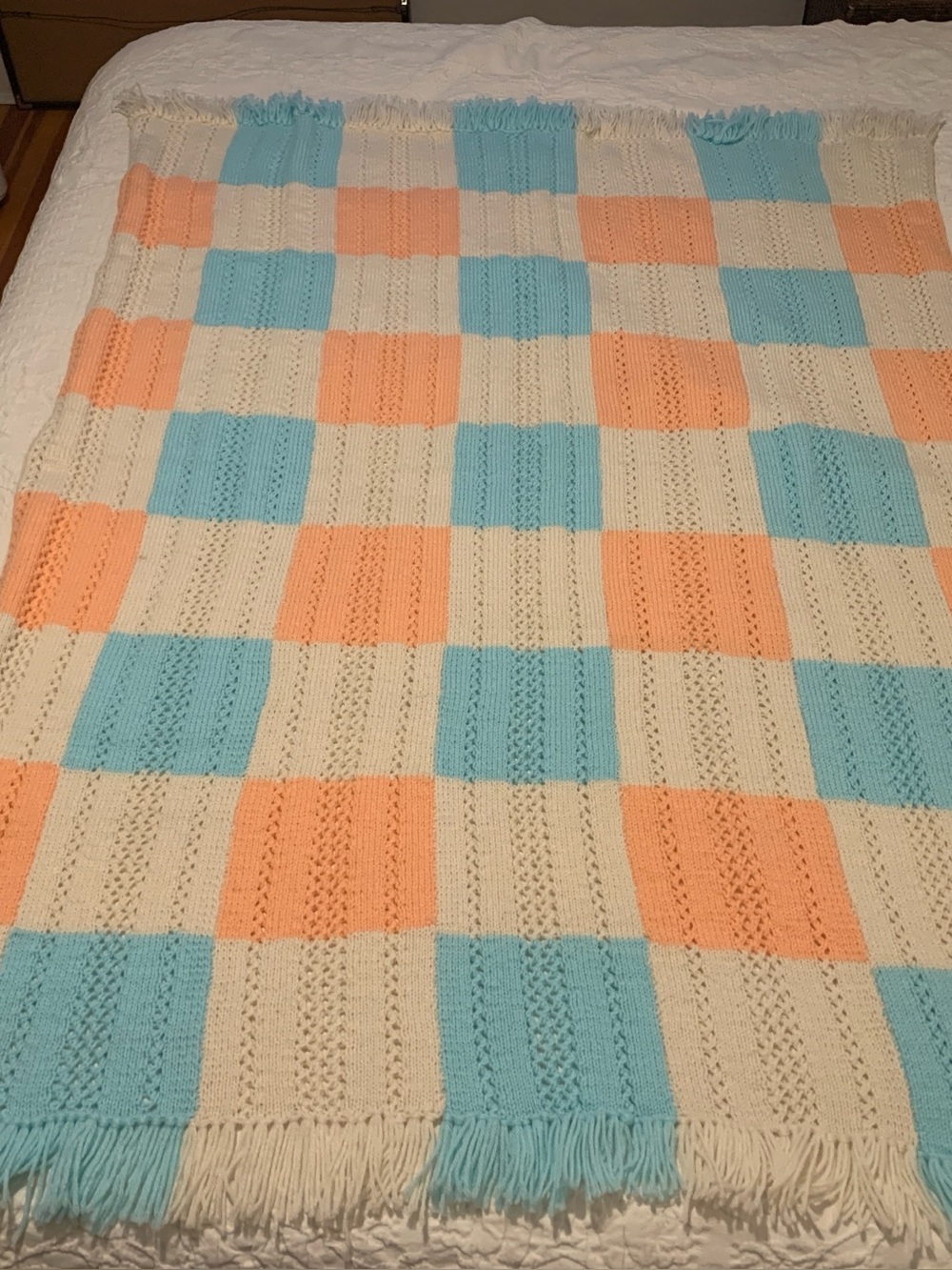 Excellent Condition Small Knit Throw - Picture 2 of 5